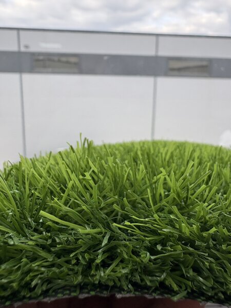 Gazon Artificial Sri Lanka, Inaltime Fir 30 mm, Latime 2m, Marime 200 x 400 cm, Verde, Antialergic, Polipropilena, Curte, Terasa, Balcon, Piscina, Loc