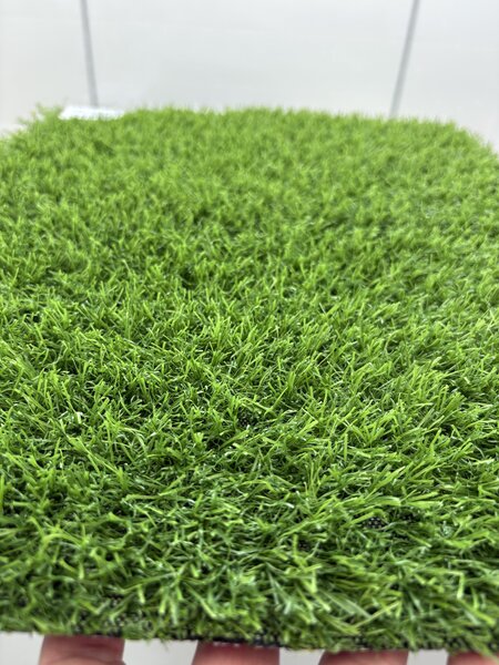 Gazon Artificial Sri Lanka, Inaltime Fir 30 mm, Latime 2m, Marime 200 x 400 cm, Verde, Antialergic, Polipropilena, Curte, Terasa, Balcon, Piscina, Loc