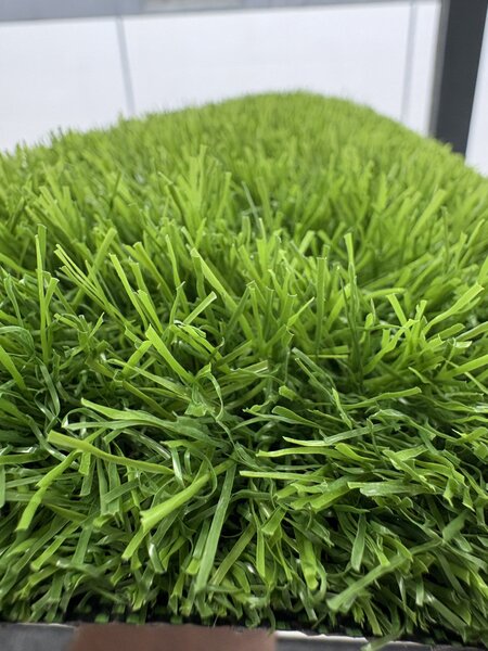 Gazon Artificial Sri Lanka, Inaltime Fir 30 mm, Latime 2m, Marime 200 x 400 cm, Verde, Antialergic, Polipropilena, Curte, Terasa, Balcon, Piscina, Loc
