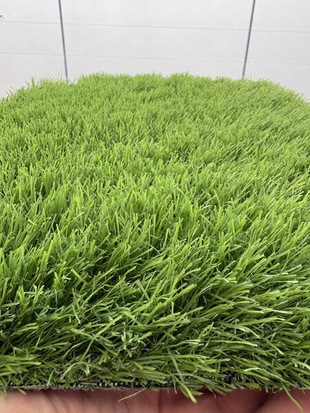 Gazon Artificial Sri Lanka, Inaltime Fir 40 mm, Latime 1m, Marime 100 x 100 cm, Verde, Antialergic, Polipropilena, Curte, Terasa, Balcon, Piscina, Loc