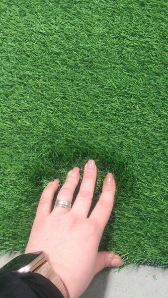 Gazon Artificial Sri Lanka, Inaltime Fir 40 mm, Latime 1m, Marime 100 x 100 cm, Verde, Antialergic, Polipropilena, Curte, Terasa, Balcon, Piscina, Loc