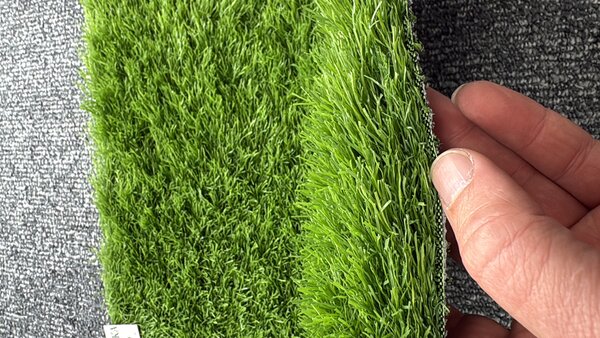 Gazon Artificial Sri Lanka, Inaltime Fir 40 mm, Latime 1m, Marime 100 x 100 cm, Verde, Antialergic, Polipropilena, Curte, Terasa, Balcon, Piscina, Loc