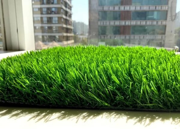 Gazon Artificial Sri Lanka, Inaltime Fir 40 mm, Latime 1m, Marime 100 x 100 cm, Verde, Antialergic, Polipropilena, Curte, Terasa, Balcon, Piscina, Loc