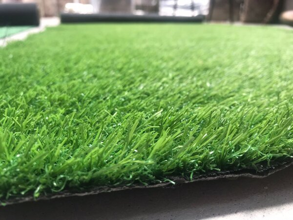 Gazon Artificial Sri Lanka, Inaltime Fir 40 mm, Latime 1m, Marime 100 x 100 cm, Verde, Antialergic, Polipropilena, Curte, Terasa, Balcon, Piscina, Loc