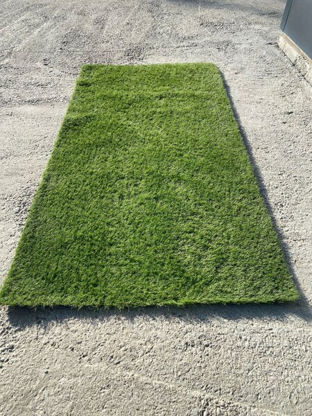Gazon Artificial Premium, Lungime Fir 38 mm, Latime 2m, Marime 200 x 200 cm, 3 Nuante de Verde, Fire Drepte si Carliontate, Imitatie Perfecta Gazon