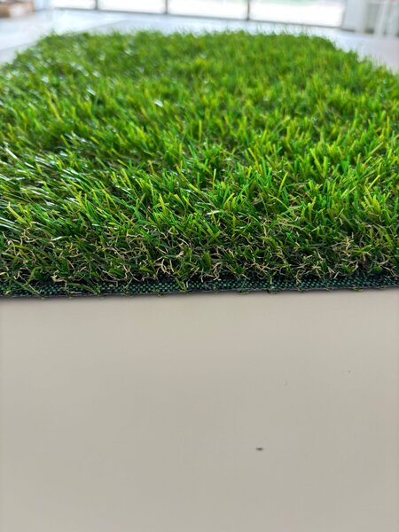 Gazon Artificial FUSE 25 Premium BELGIAN, Lungime Fir 25 mm, Latime 1m, Marime 100 x 200 cm, Verde, Imitatie Perfecta Gazon Natural, Antialergic