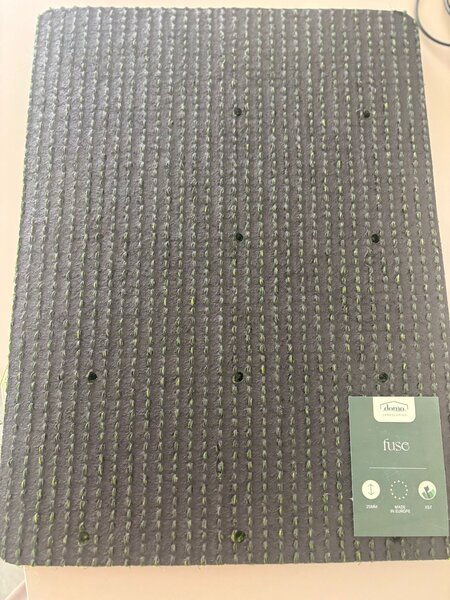 Gazon Artificial FUSE 25 Premium BELGIAN, Lungime Fir 25 mm, Latime 1m, Marime 100 x 200 cm, Verde, Imitatie Perfecta Gazon Natural, Antialergic