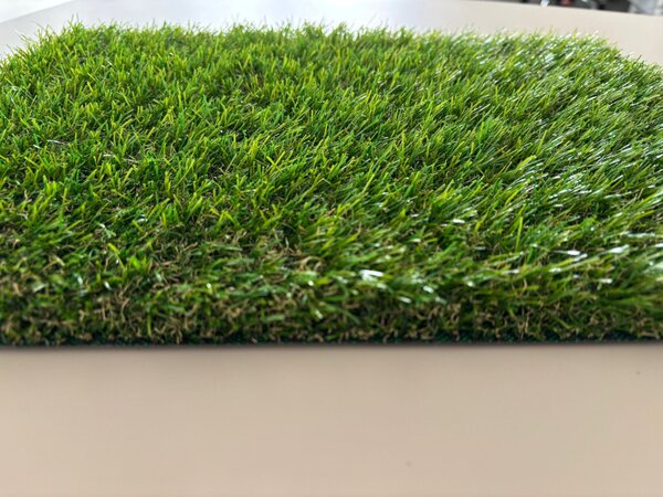 Gazon Artificial FUSE 25 Premium BELGIAN, Lungime Fir 25 mm, Latime 1m, Marime 100 x 200 cm, Verde, Imitatie Perfecta Gazon Natural, Antialergic