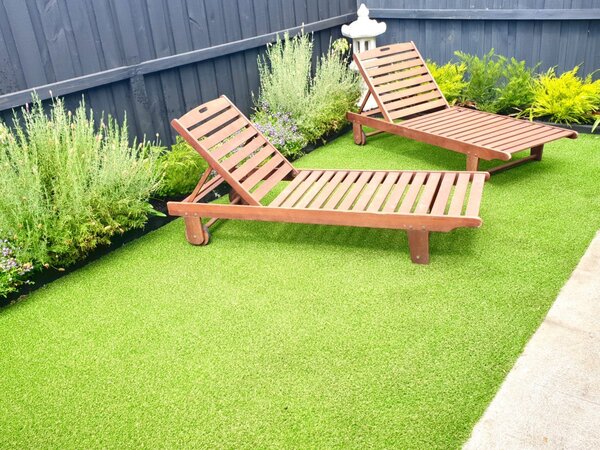 Gazon Artificial FUSE 25 Premium BELGIAN, Lungime Fir 25 mm, Latime 1m, Marime 100 x 200 cm, Verde, Imitatie Perfecta Gazon Natural, Antialergic