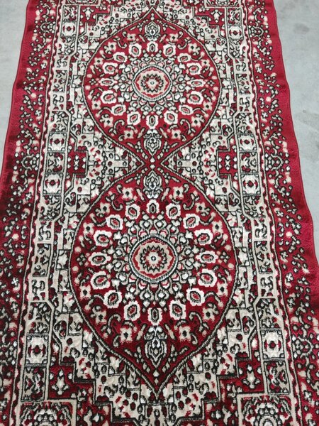 Covor Queen 01517, Marime 50 x 80 cm, Rosu, Grena, Inaltime Fir 7.5 mm, Antialergic, Polipropilena, Living, Dormitor, Sufragerie, Birou 50 x 80