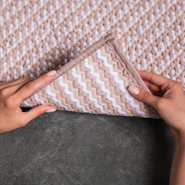 Covoraș de Baie Antiderapant Melody, Roz Pudrat cu Alb, Mărime 55 80 cm, Microfibră de Poliester, Grosime Totală 10 mm 55 x 80