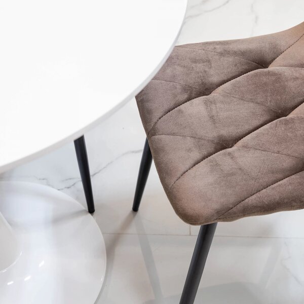 Set masa Innsbruck, DENVER, blat alb si picior alb cu 4 scaune Kobe maro, forma rotunda, 80x73 cm