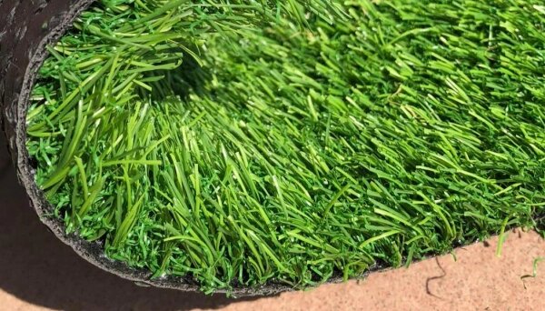 Gazon Artificial Sri Lanka, Inaltime Fir 30 mm, Latime 2m, Marime 200 x 400 cm, Verde, Antialergic, Polipropilena, Curte, Terasa, Balcon, Piscina, Loc