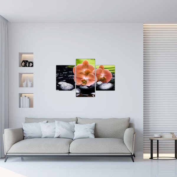 Tablou - Orhidee portocalie cu frunze de palmier (90x60 cm)