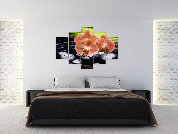 Tablou - Orhidee portocalie cu frunze de palmier (150x105 cm)