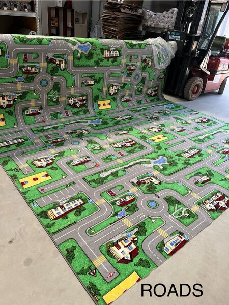 Traversa pentru Copii Roads, Tesatura Plata, Latime 1m, Marime 100 x 300 cm, Verde, Festonata Surfilata Tivita, Antialergica, Polipropilena
