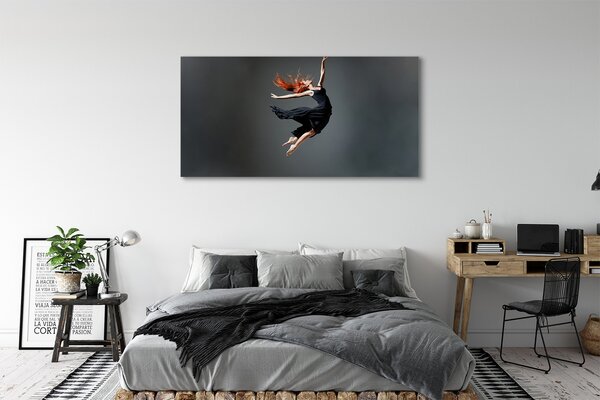 Tablouri canvas O femeie într-o rochie neagră
