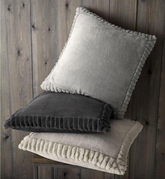 Pernă decorativă 55x55 cm Velvet and Faux Fur – Catherine Lansfield