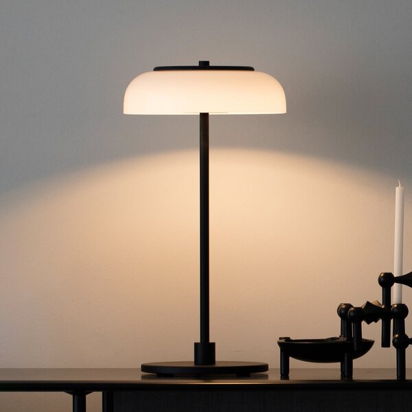Nuura Aps Lampa de masă LED Blossi, înălțime 43 cm, negru/opal, reglabil, Negru, Camera de zi / sufragerie, Metal, Scandinavă