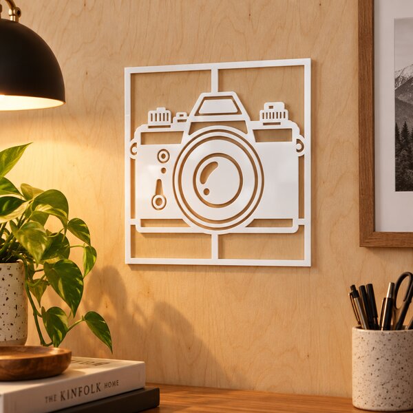 Decorațiune de perete RetroCam – Aparat foto vintage din plexiglas alb/negru, 24 × 24 cm | NOOT