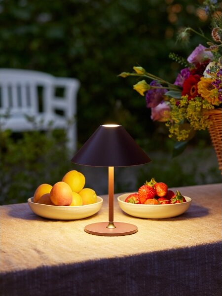 Halo Design 800834 – Lampă de masă HYGGE LED, dimabilă și reîncărcabilă, 3W, baterie 4000 mAh, IP54, vișinie