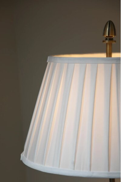 Markslöjd 108972 - Lampă de podea OXFORD 1xE14/40W/230V alb/alamă