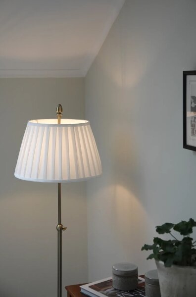 Markslöjd 108972 - Lampă de podea OXFORD 1xE14/40W/230V alb/alamă