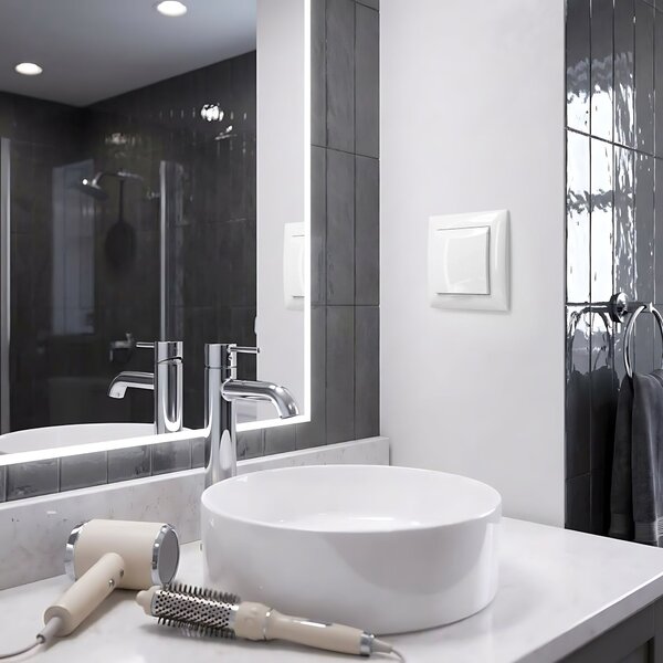 Priză simplă cu împământare și clapetă OSTE JNH005-G White