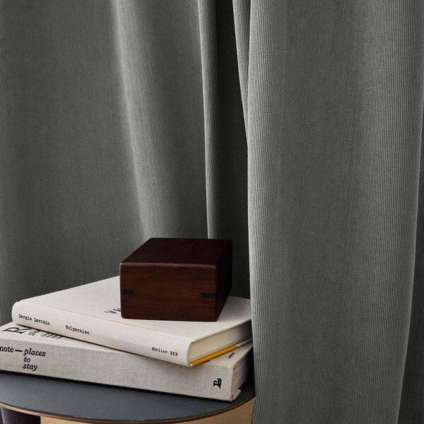 Draperie gri antracit termoizolantă din catifea reiată 140x260 cm Madison – douceur d'intérieur
