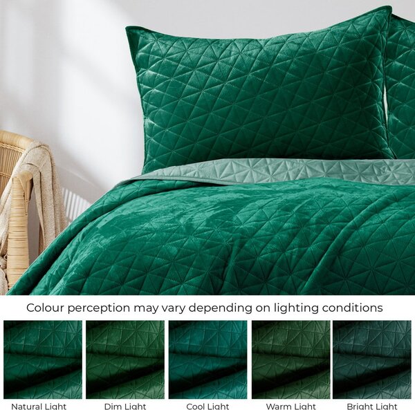 Cuvertură verde matlasată din catifea 220x240 cm Laila – AmeliaHome