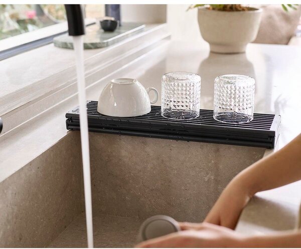 Scurgător de vase gri ajustabil din plastic 43x13 cm Platform – Joseph Joseph