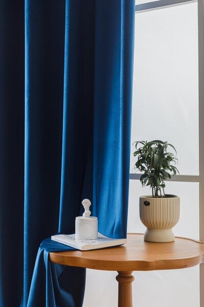 Draperie opaca VELVET albastru regal 140x270 cm Agatat: Rejansa