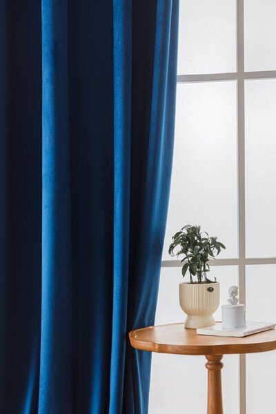 Draperie opaca VELVET albastru regal 140x270 cm Agatat: Rejansa