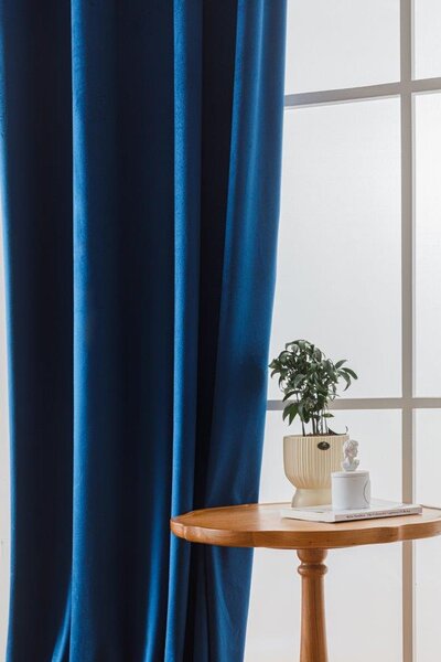 Draperie opaca VELVET albastru regal 140x270 cm Agatat: Rejansa
