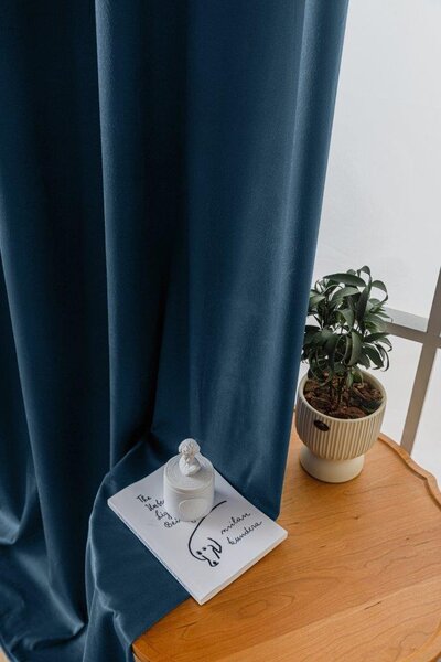 Draperie opaca VELVET 140x270 cm albastru petrol Agatat: Rejansa