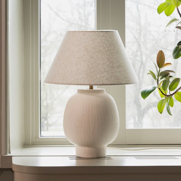 Globen Lighting Lampa de masă Lorenzo la Lighting, bej, înălțime 46 cm, ceramică, Bej, Camera de zi / sufragerie, Ceramică, Scandinavă