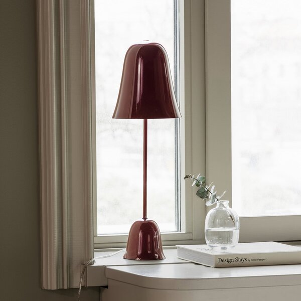 Globen Lighting Lampa de masă Blåklockan, roșu-vin, înălțime 56 cm, Roșu, Camera de zi / sufragerie, Metal, Scandinavă