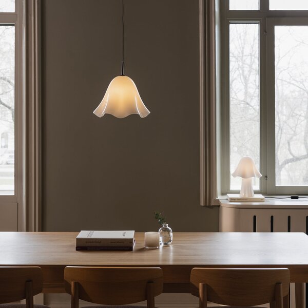 Globen Lighting Lampă suspendată Bello de la Lighting, albă, sticlă cu diametrul 30 cm, reglabil, Alb, Camera de zi / sufragerie, Sticlă, Scandinavă