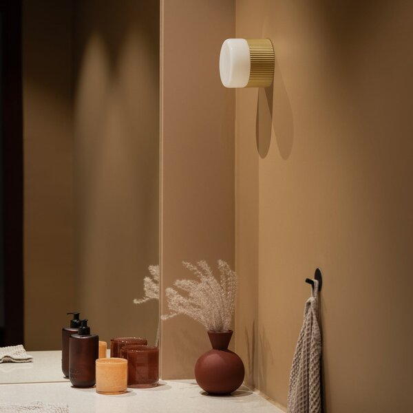 Globen Lighting – Plafonieră pentru baie Hubble 12, din alamă, Ø 12 cm, reglabil, Auriu / Alamă, Baie, Metal, Scandinavă