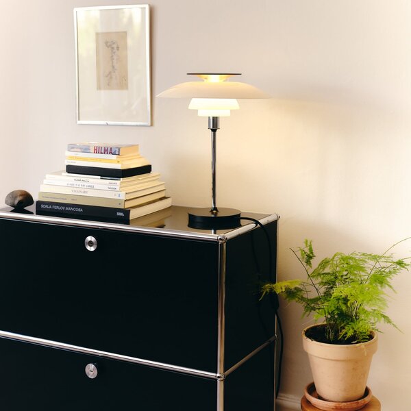 Louis Poulsen Lampa de masă PH80, alb/roșu/crom, înălțime 40 cm, Alb, Camera de zi / sufragerie, Aluminiu, Scandinavă