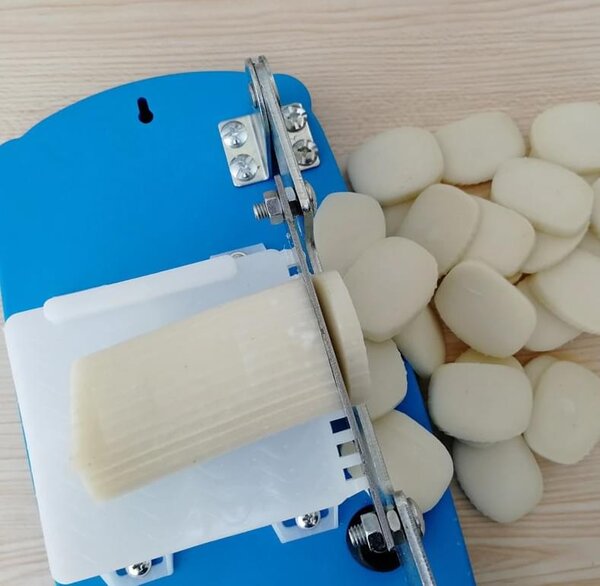 Feliator de masa profesional onuvio®, pentru taiat felii si cubulete, produse crud uscate, branzeturi, fructe si legume, doua lame otel inoxidabil