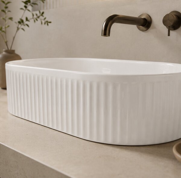 Lavoar pe blat alb riflat, ceramica sanitara, oval, fara orificiu pentru baterie