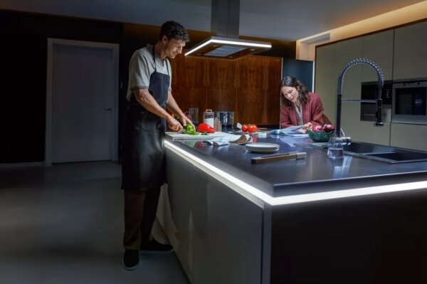 Philips - Hue OMNIGLOW bandă LED RGBW reglabilă 3m LED/40W/230V 2200-6500K