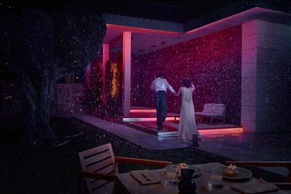 Philips Hue FLUX - bandă LED RGBW dimabilă pentru exterior, 5 m, 30 W, 230 V, 2200-6500 K, IP67