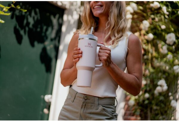 Termos roz deschis cu pai din oțel inoxidabil 1,18 l Quencher H2.0 FlowState Tumbler Rose Quartz – Stanley