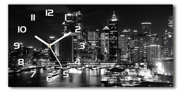 Ceas de perete orizontal din sticlă Sydney pe timp de noapte