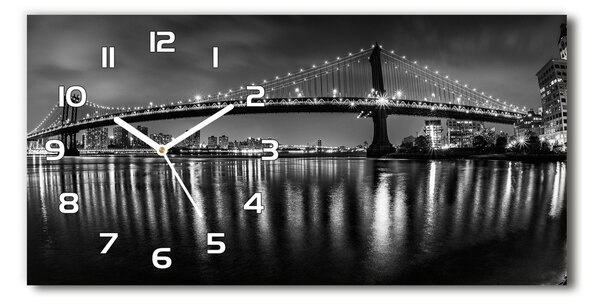 Ceas de perete modern din sticla Manhattan pe timp de noapte
