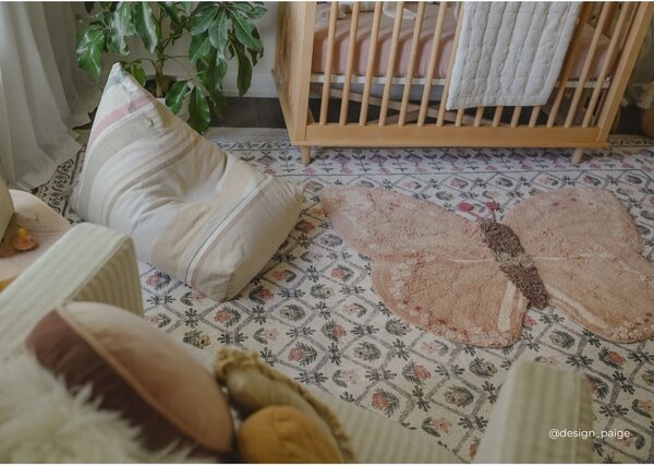 Covor pentru copii roz deschis/bej lavabil/țesut manual din bumbac 90x120 cm Baby Butterfly – Lorena Canals