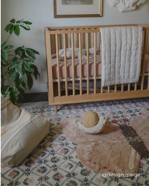 Covor pentru copii roz deschis/bej lavabil/țesut manual din bumbac 90x120 cm Baby Butterfly – Lorena Canals