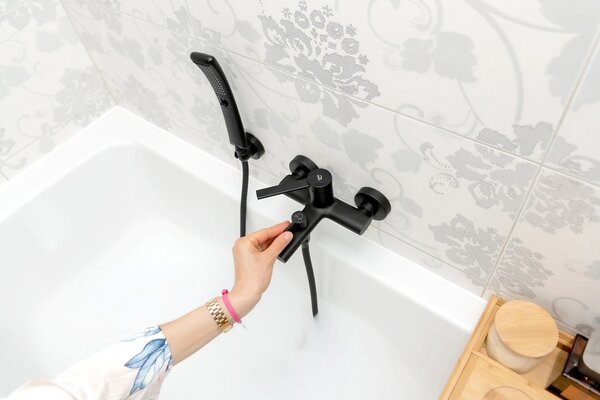 Laveo Pinar, baterie pentru cada montată pe perete fără set de duș 150 mm, negru mat, LAV-BAW_710D